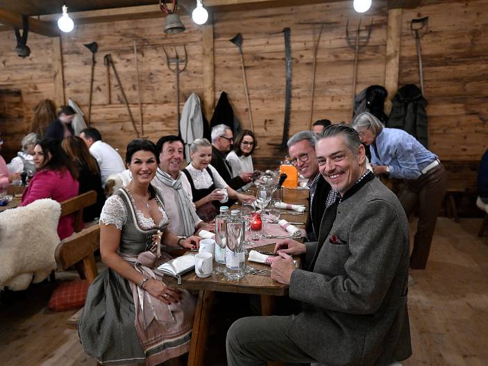 Beschwingter Jahresausklang bei Fondue &amp; fetzigen Rhythmen
